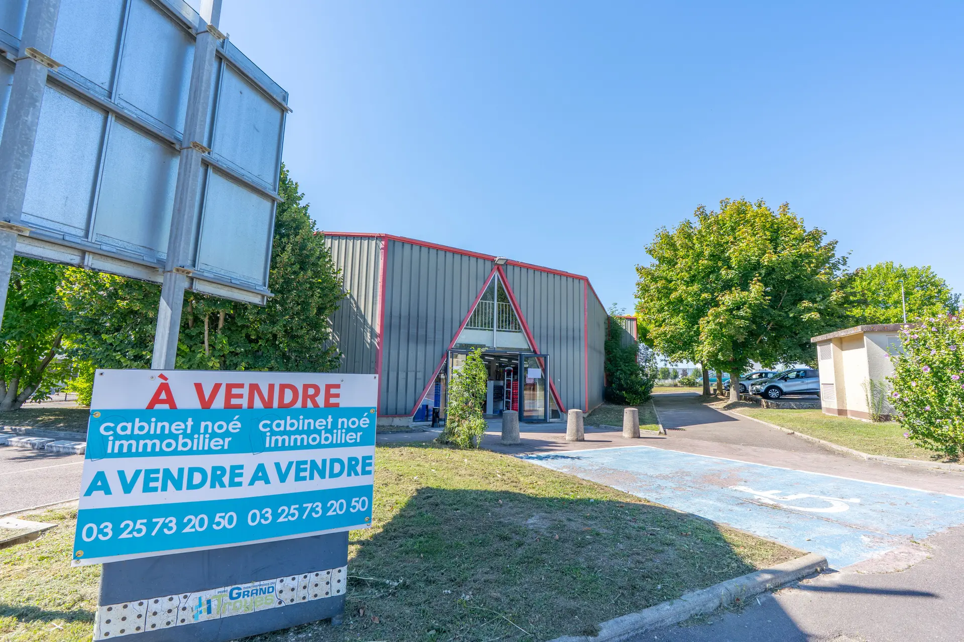 Sainte Savine - BATIMENT COMMERCIAL 960 m² - Image