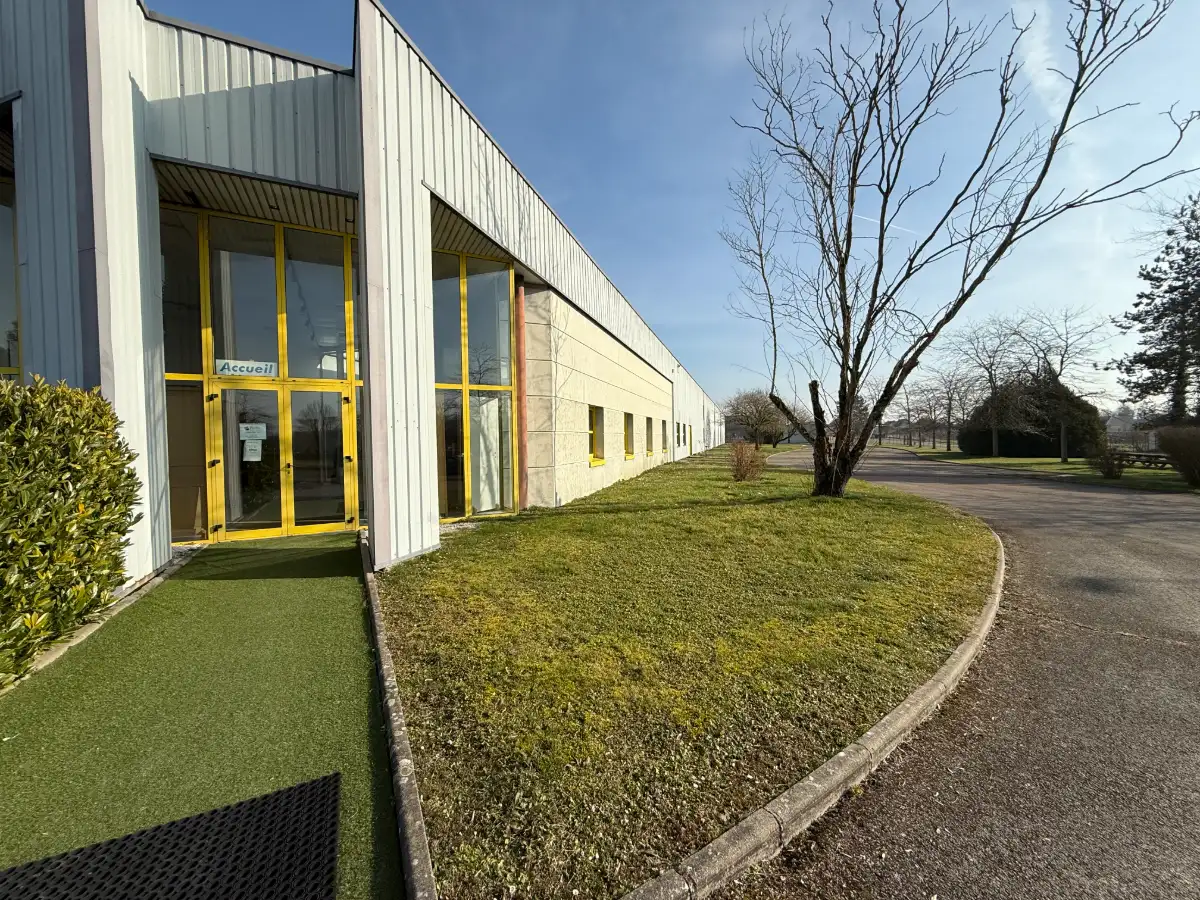 A 30 mn de Troyes, Piney, Bâtiment industriel de plus de 6 020 m² - Image