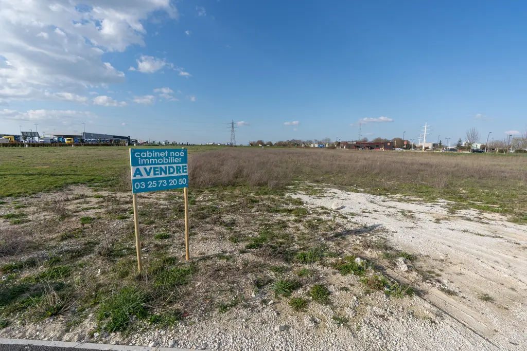 Agglomération emplacement commercial - TERRAIN 5457 m² - Image