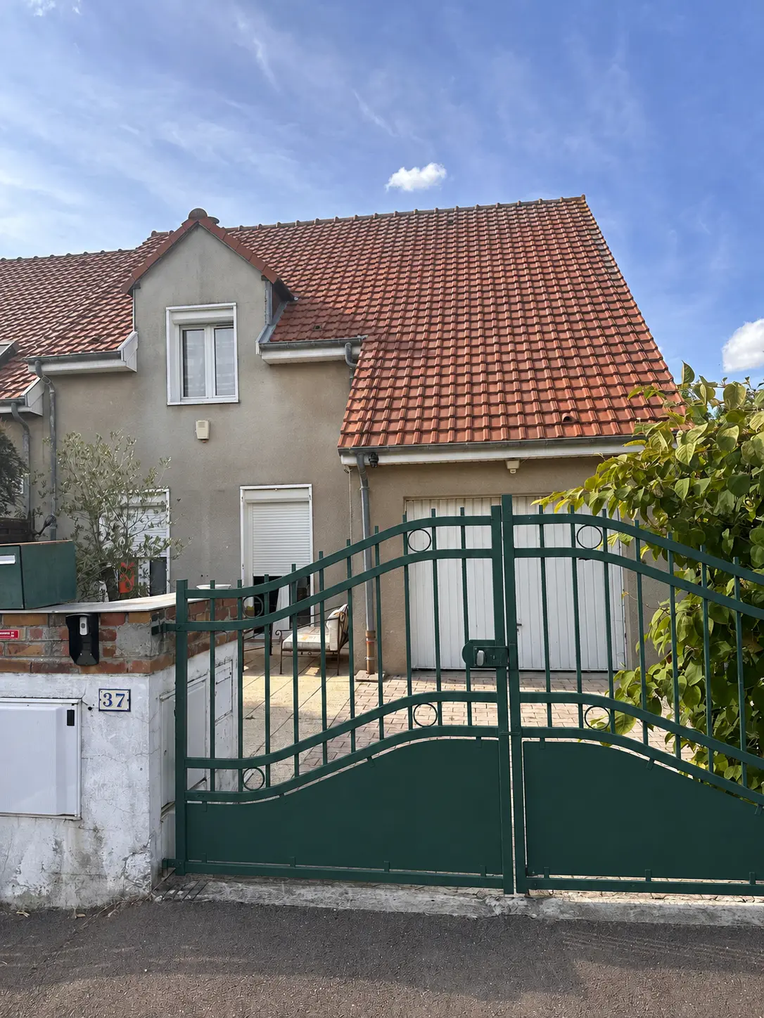 EXCLUSIVITE Saint Germain - Pavillon mitoyen de 98 m² avec garage - Image