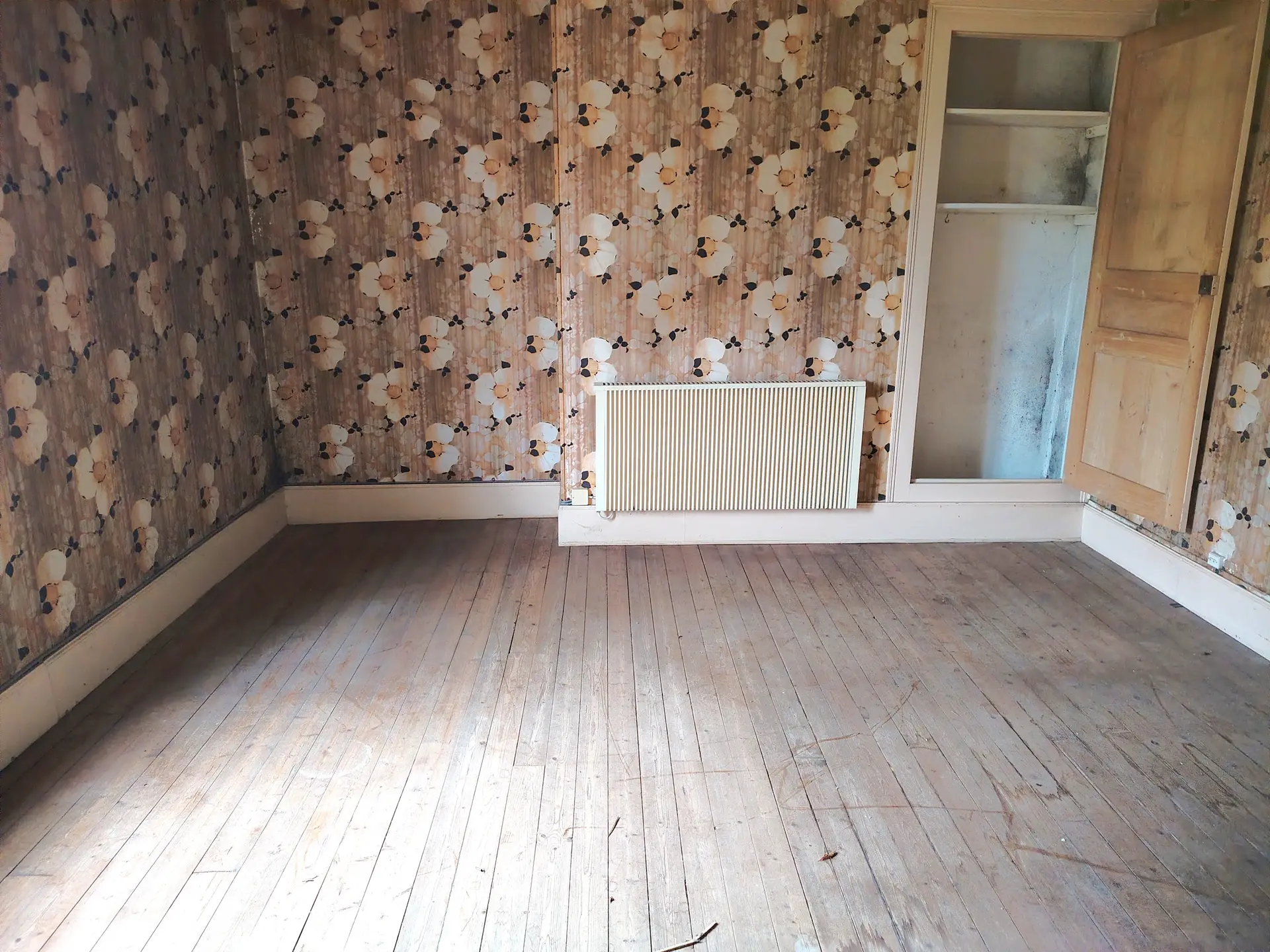pièce avec parquet